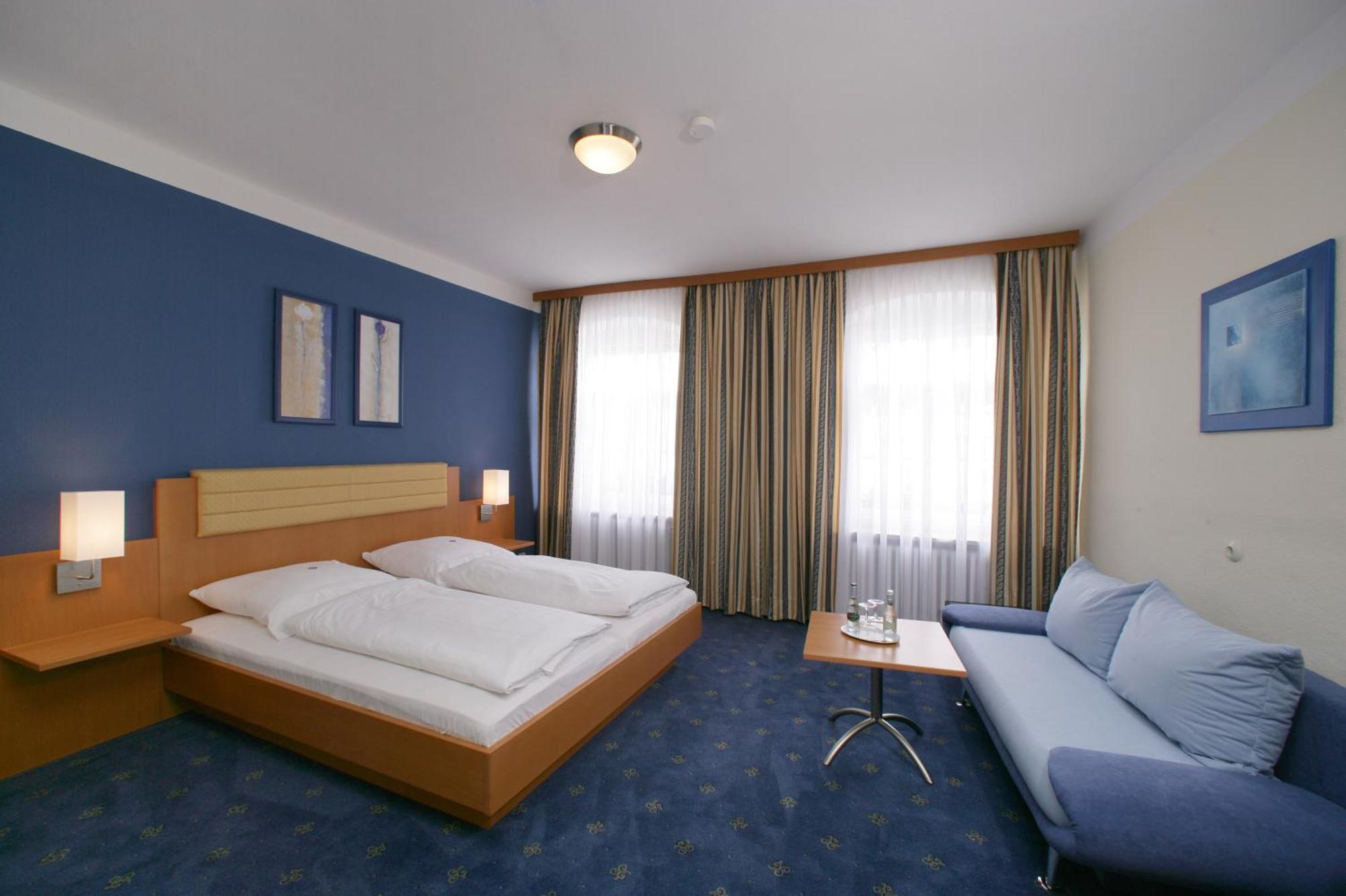 Altstadt-Hotel Zieglerbraeu Дахау Екстериор снимка